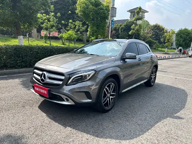MERCEDES-BENZ GLA