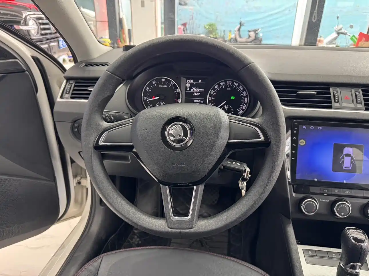 Škoda Octavia 2017 1.6L Automatic Pioneer Edition фото 24