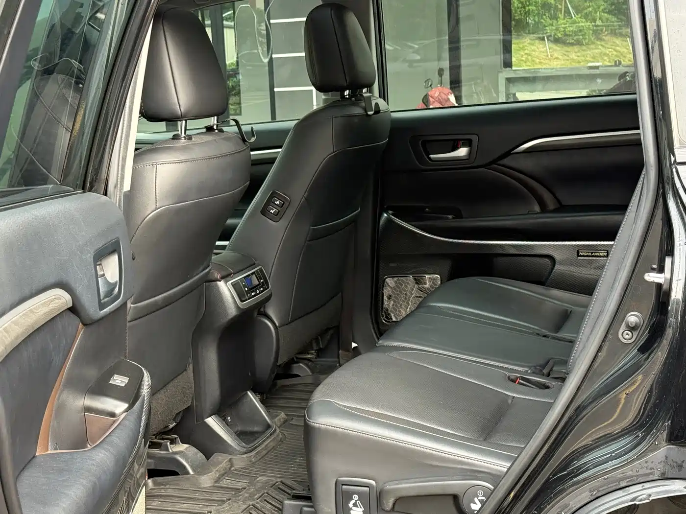 Photo 7 - Toyota Highlander