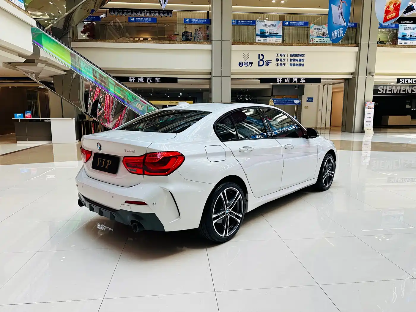 BMW 1 Series 2021 125i M Sport Black Night Edition фото 5