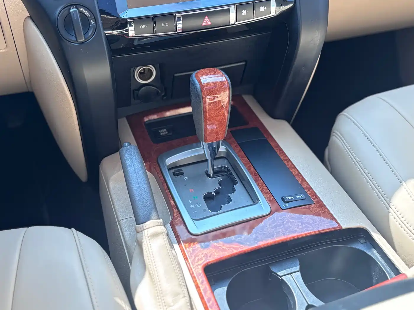 Toyota Land Cruiser (Import) 2015 4.0L V6 Middle East Limited Edition фото 5
