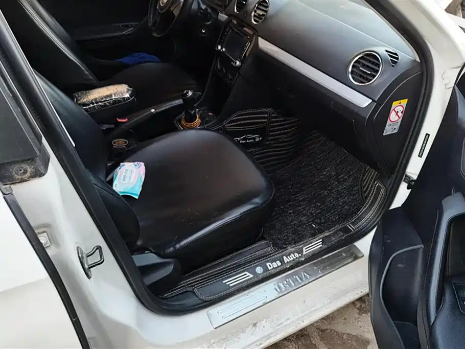Volkswagen Jetta 2013 1.6L Manual Comfort фото 8