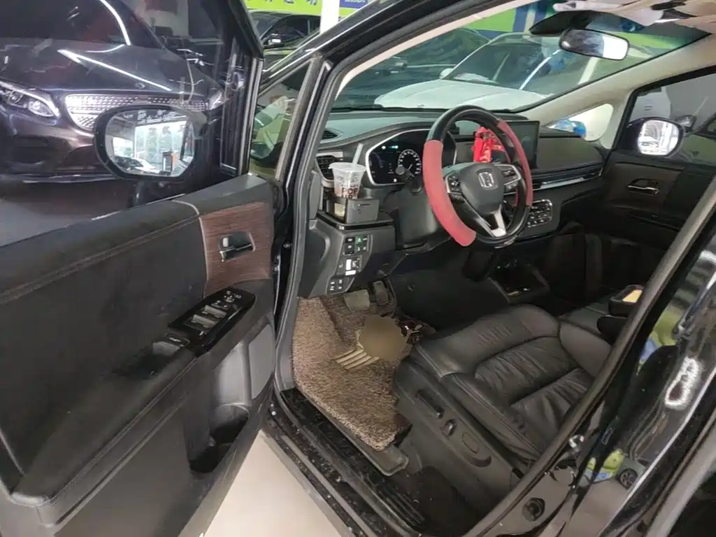 Фото 16 - Honda Odyssey