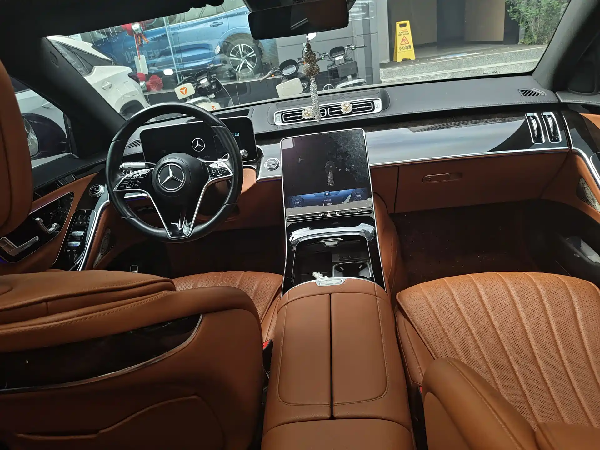 Фото 6 - Mercedes-Benz S-Class