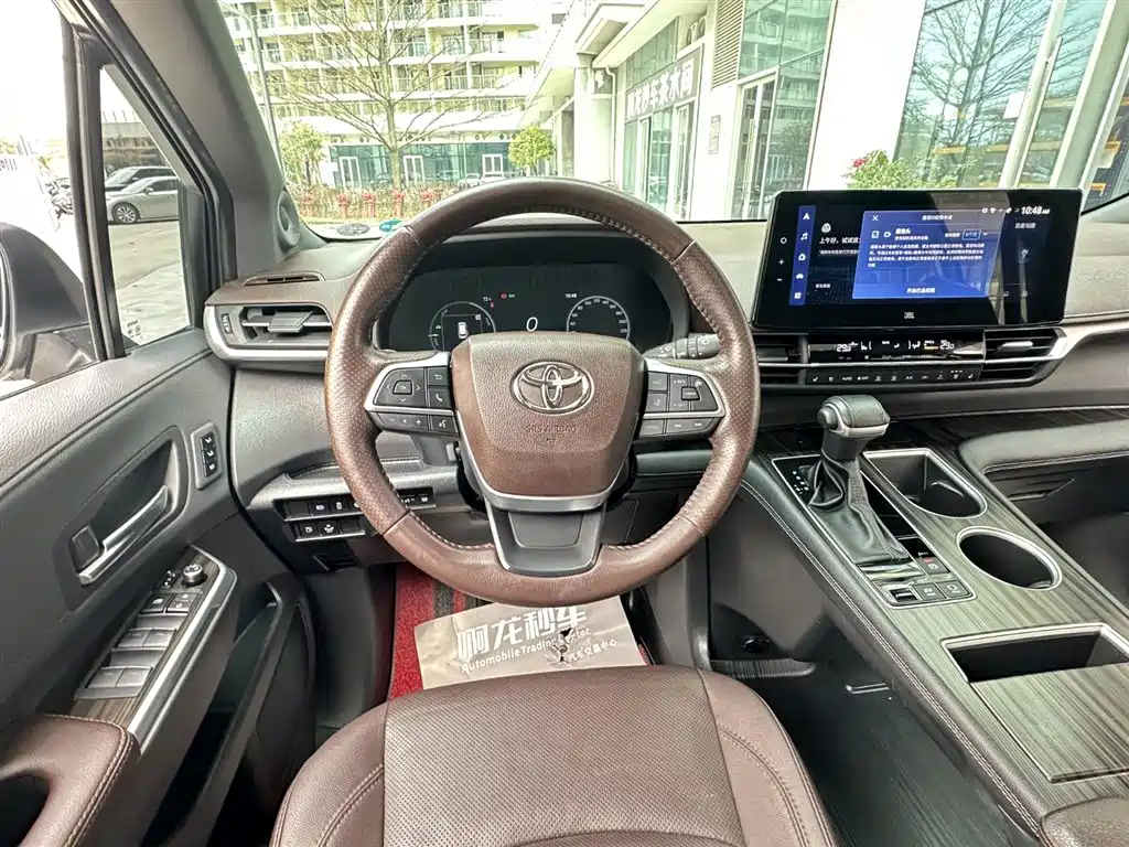Toyota Sienna 2021 2.5L Hybrid Platinum Edition фото 17