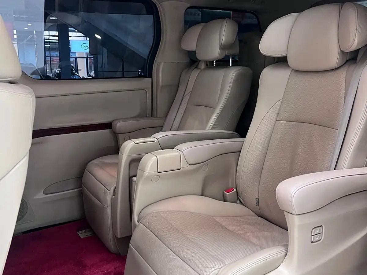 Photo 15 - Toyota Alphard