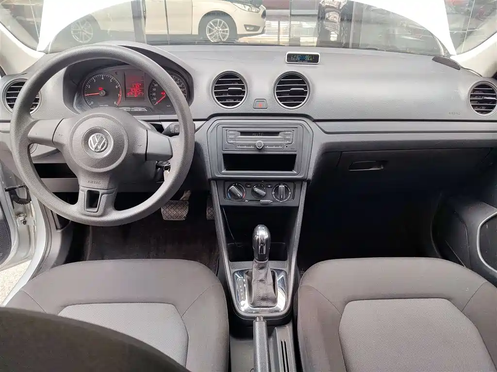 Volkswagen Jetta 2013 1.6L Automatic Fashion фото 6