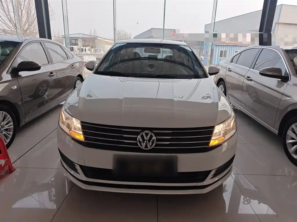 Volkswagen Lavida Tour 2015 1.6L Automatic Trend Edition фото 3
