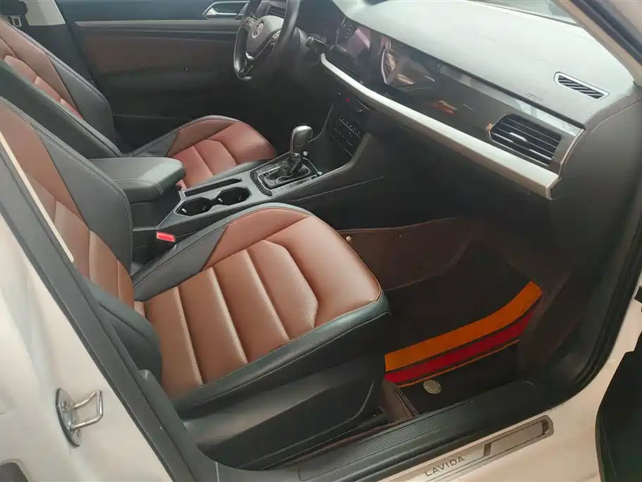 Volkswagen Lavida 2019 280TSI DSG Luxury Edition China VI фото 8