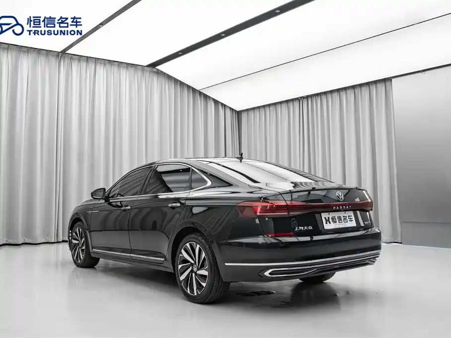 Volkswagen Passat 2024 380TSI Luxury фото 7