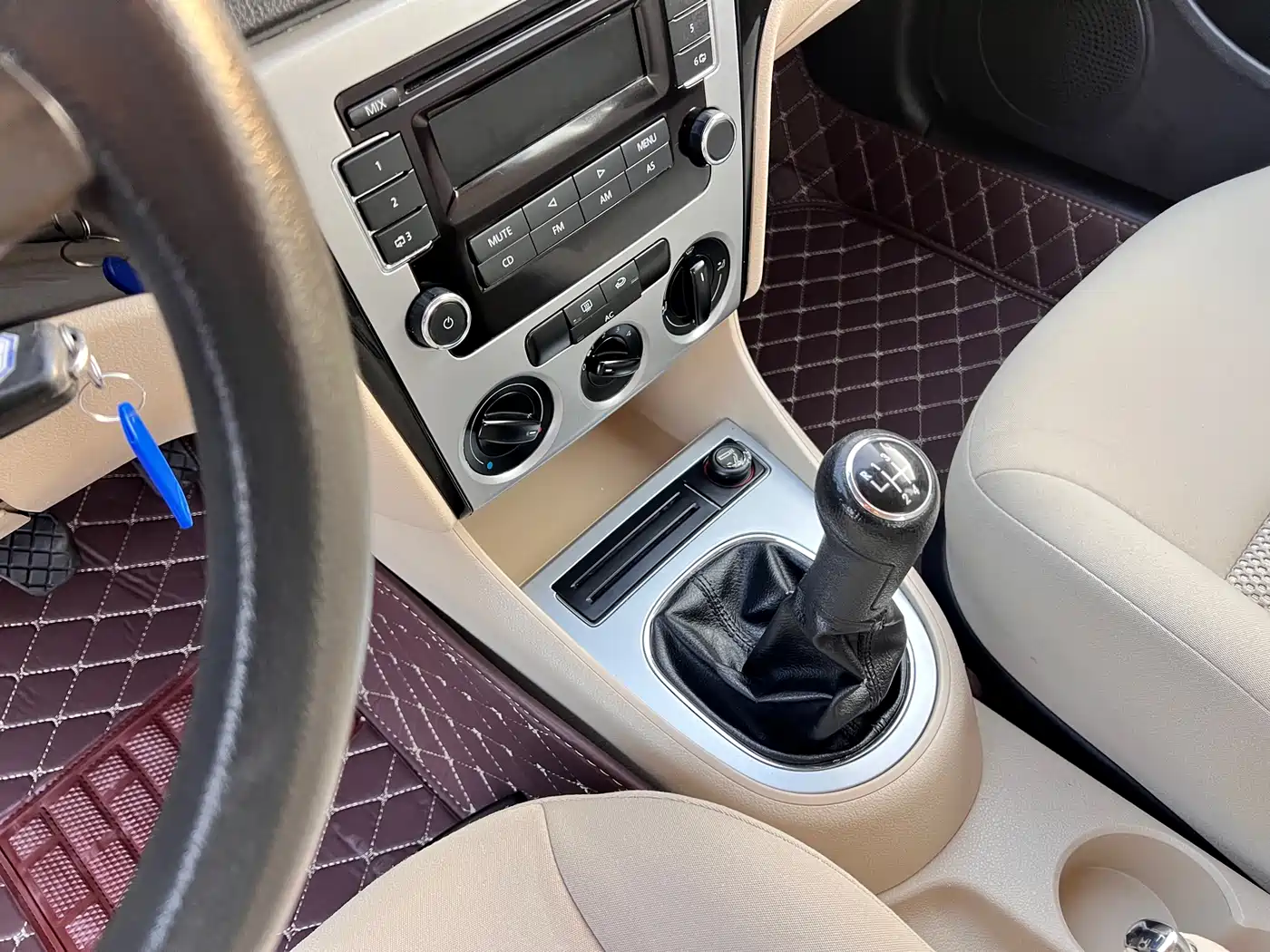 Volkswagen Lavida 2013 Classic 1.6L Manual Style Edition фото 9