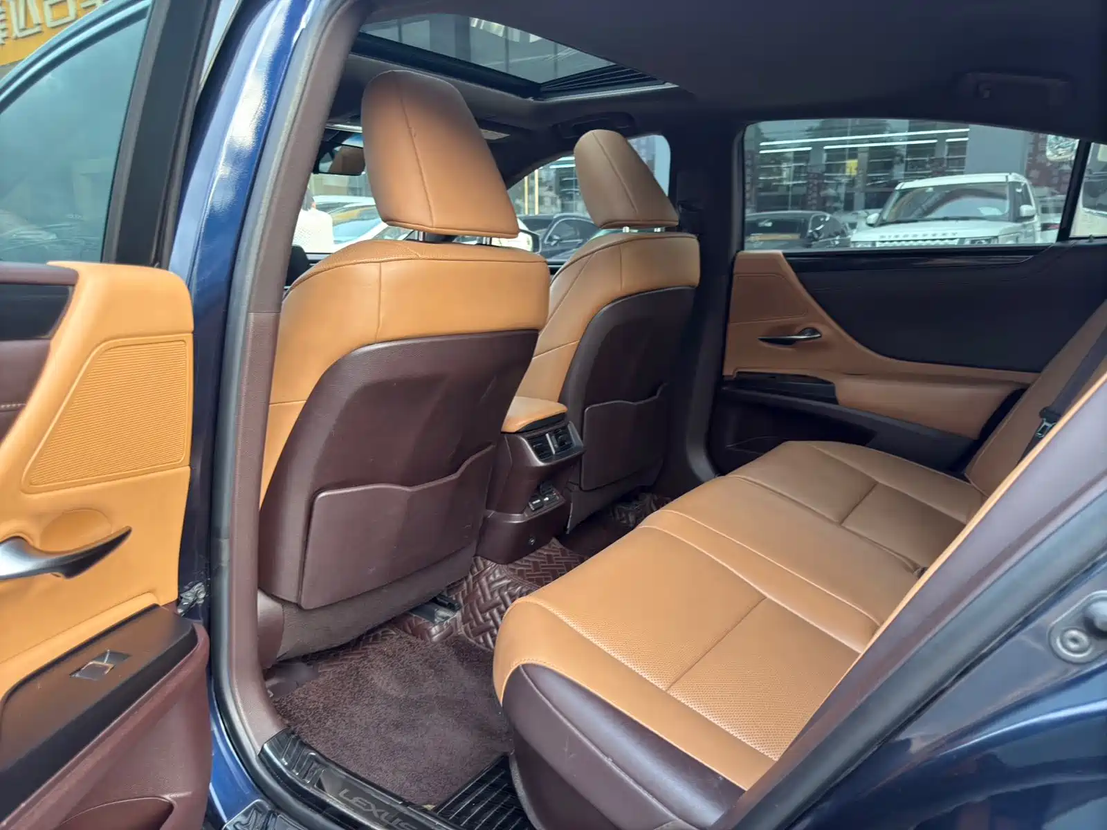 Фото 4 - Lexus ES