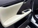 Фото 10 - Lexus RX