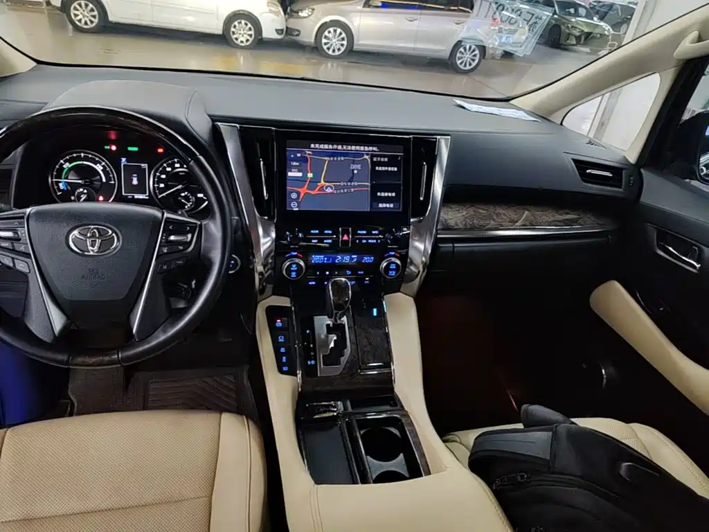 Фото 14 - Toyota Vellfire