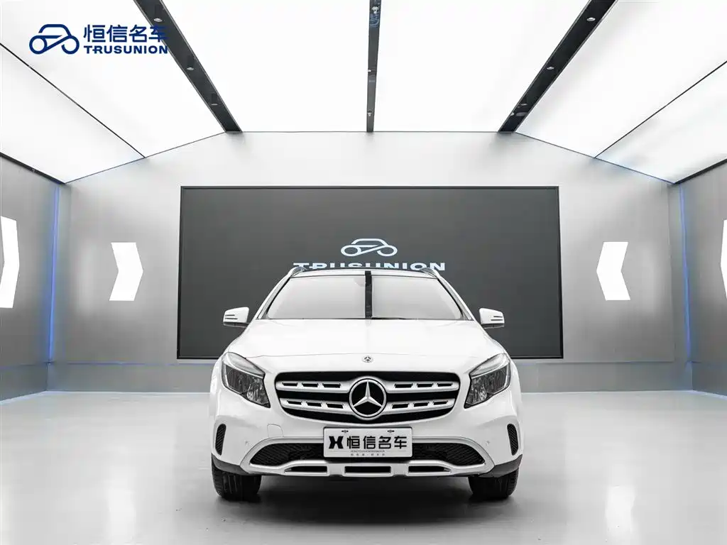 Mercedes-Benz GLA 2018 GLA 200 Dynamic фото 2