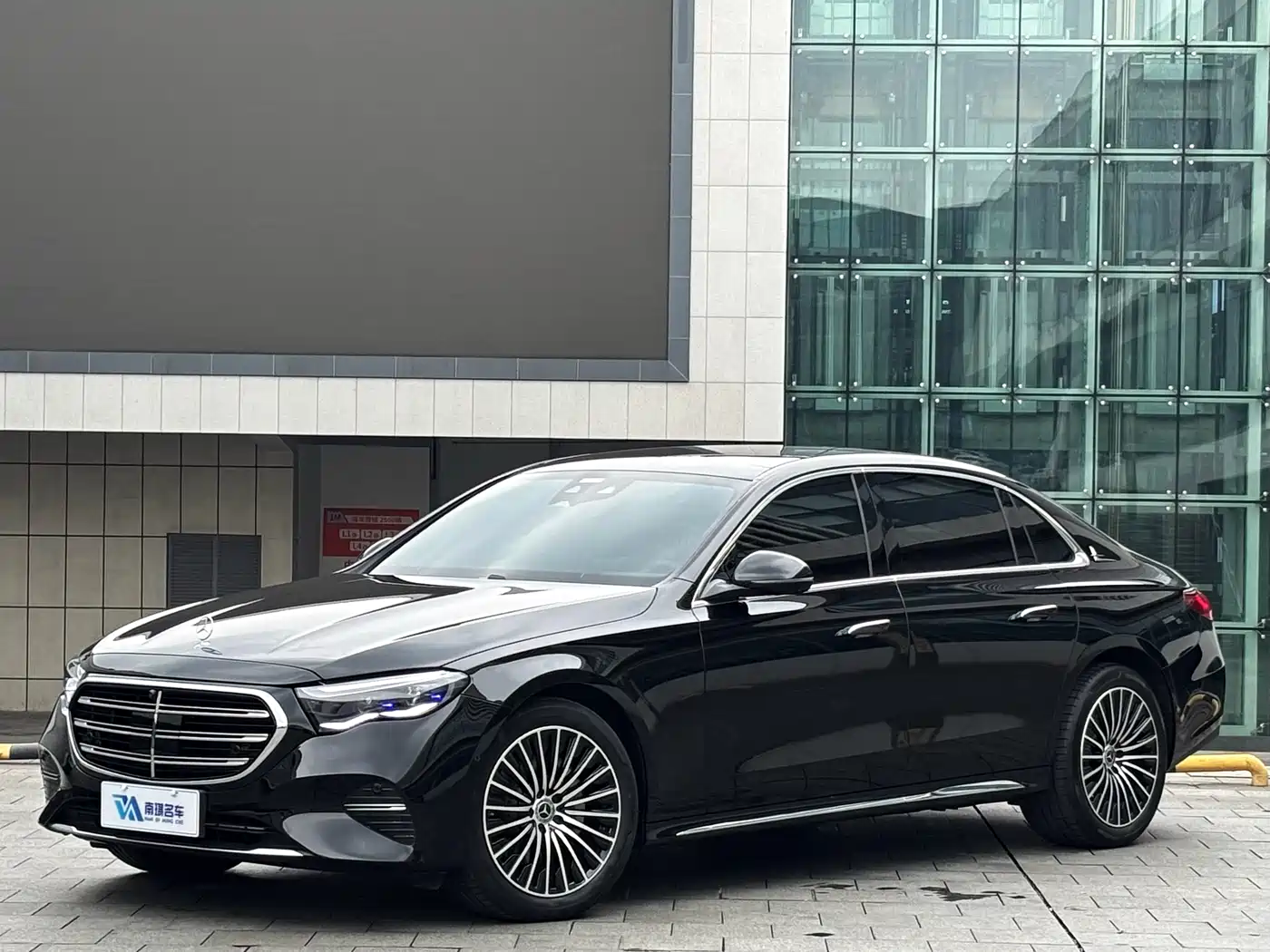 Mercedes-Benz E-Class 2025 E 300 L Fashion