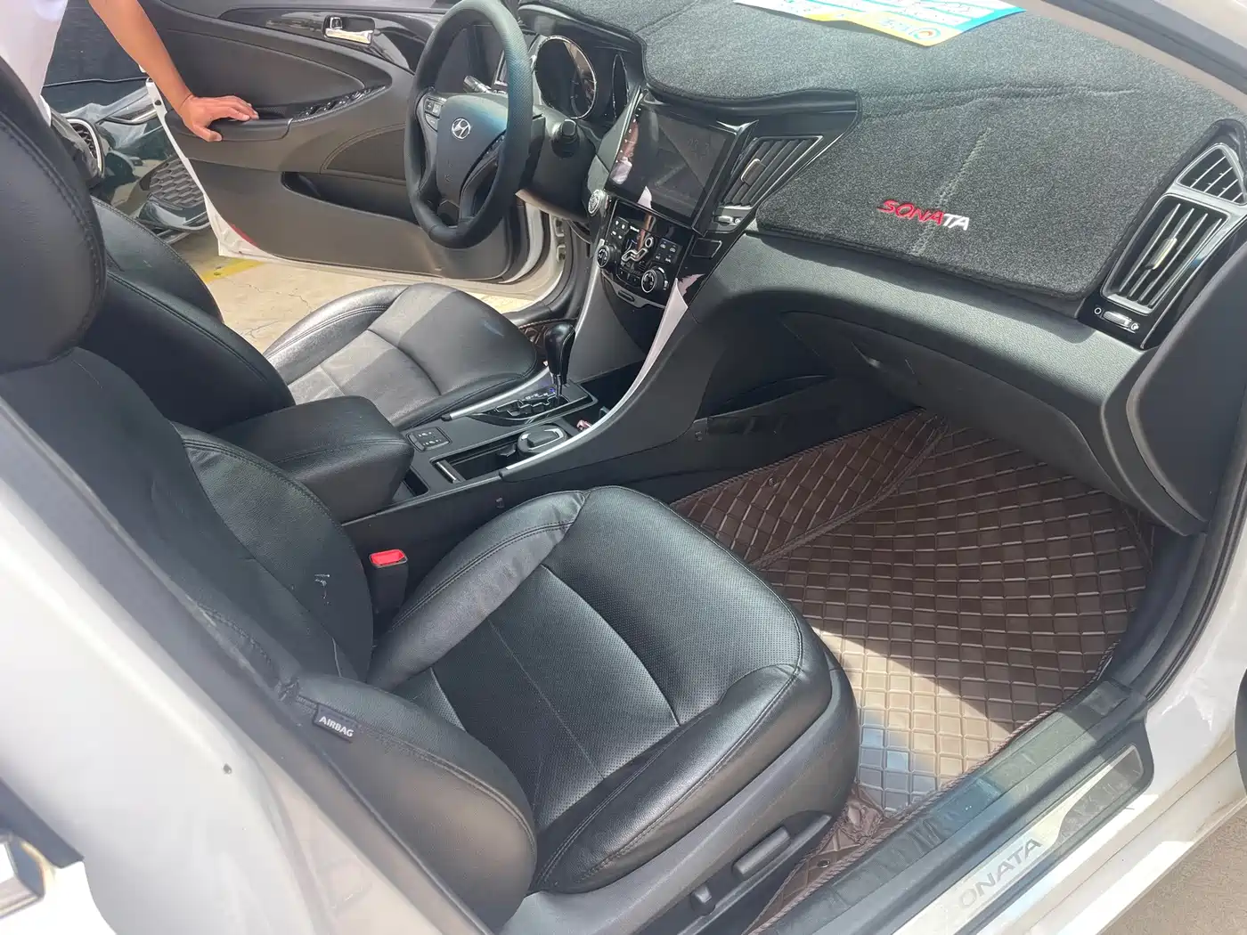Photo 13 - Hyundai Sonata