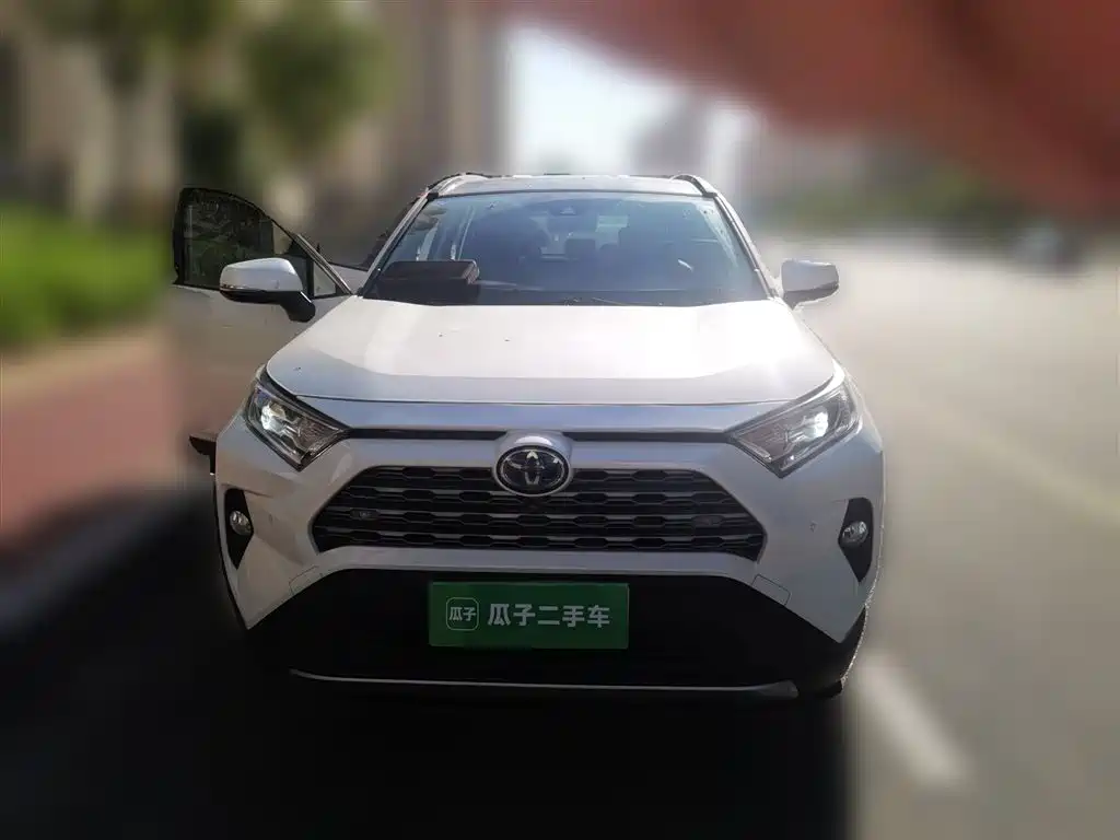 Toyota RAV4 Rongfang 2021 Hybrid 2.5L E-CVT AWD Flagship Edition фото 3
