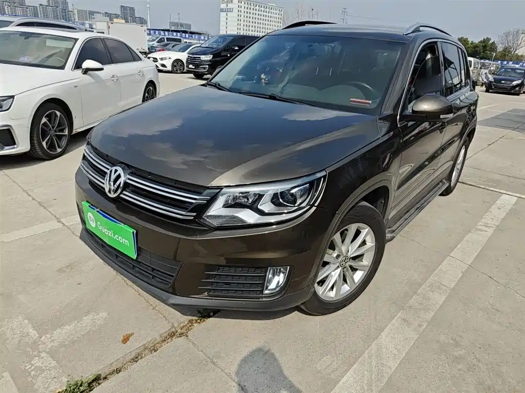 VOLKSWAGEN TIGUAN