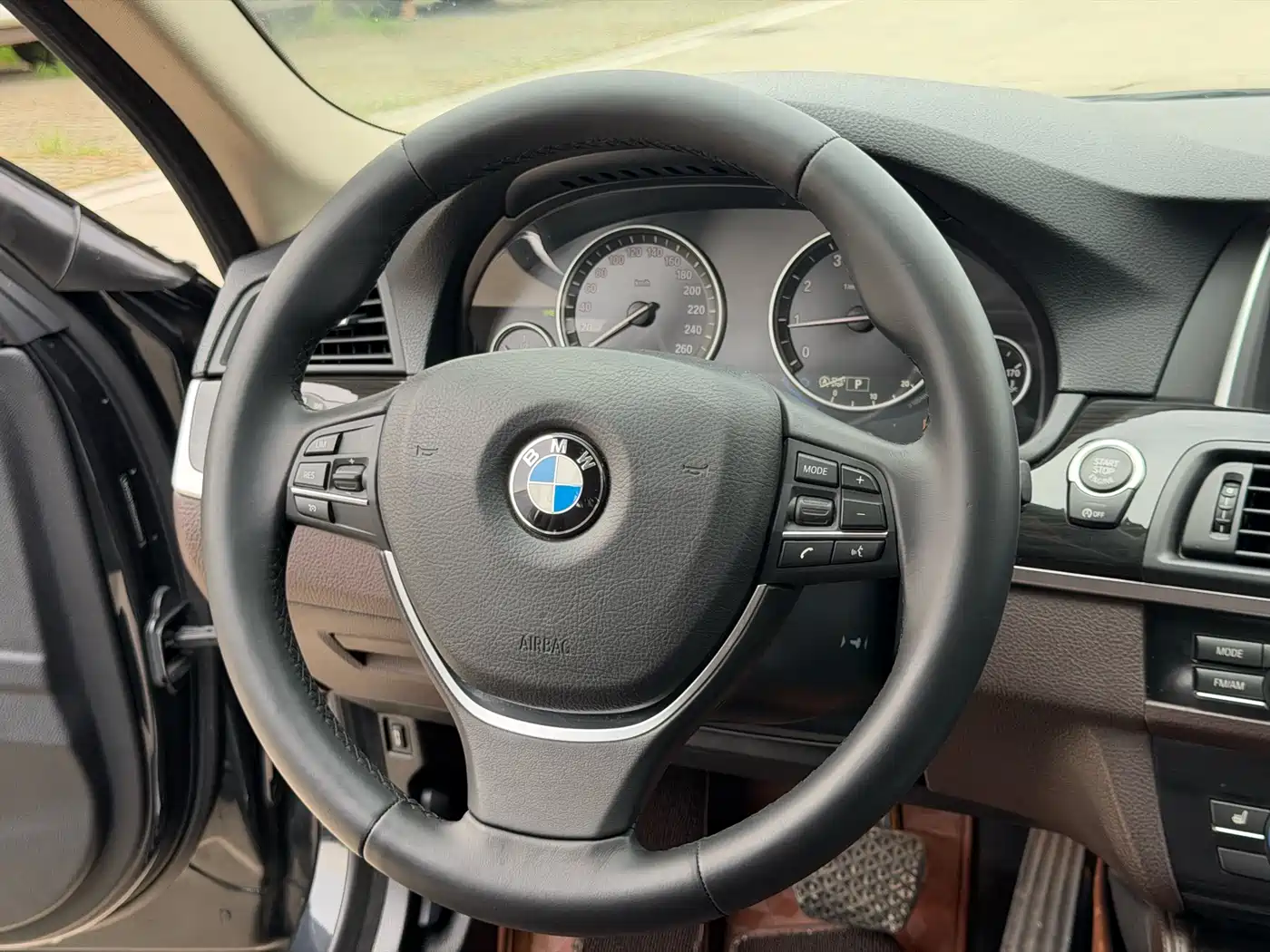 BMW 5 Series 2014 525Li Luxury Design Package фото 13