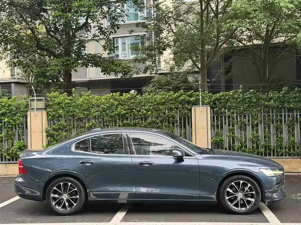 VOLVO S60