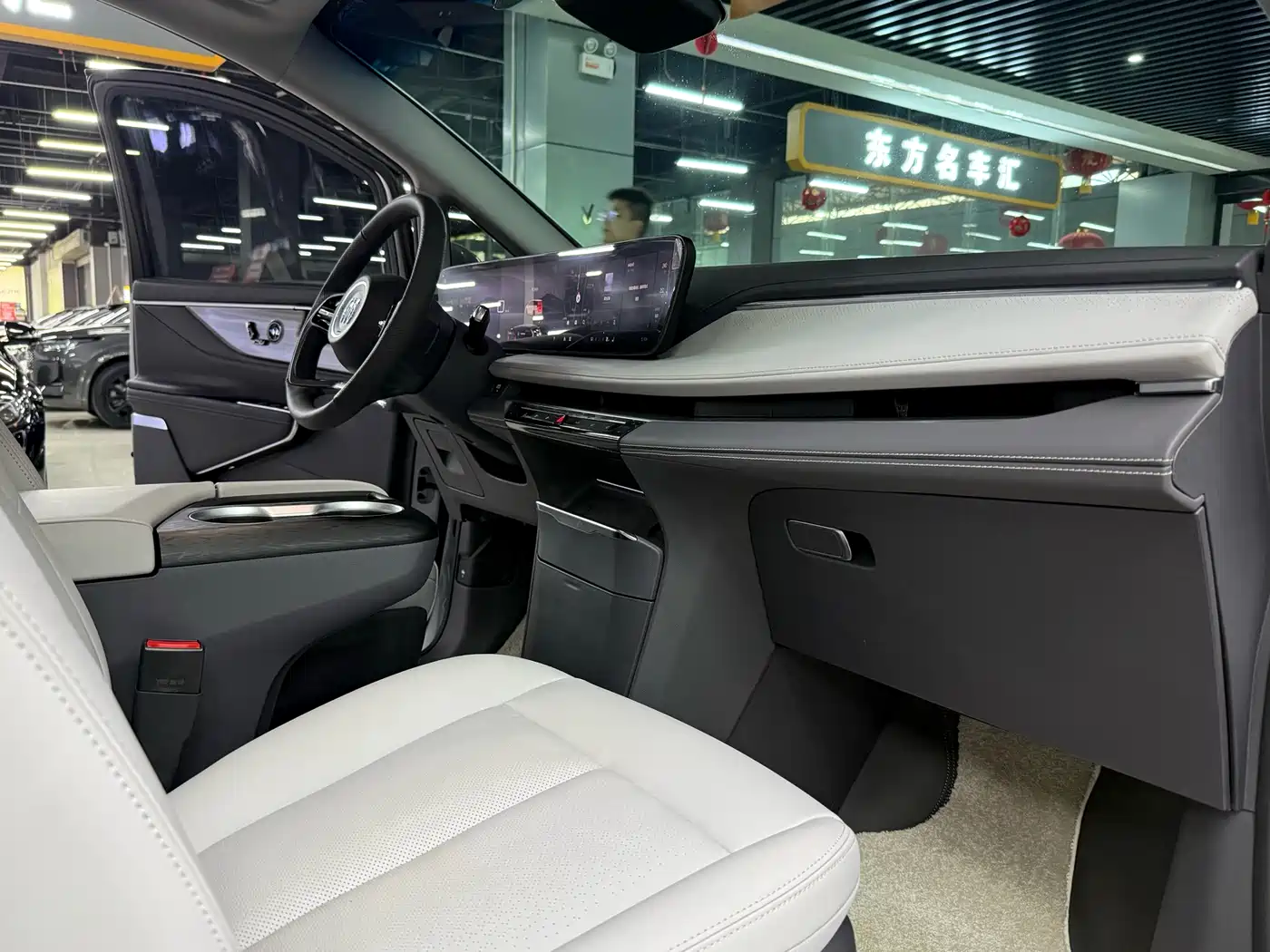 Buick GL8 2025 Land Honor Premium Edition фото 16
