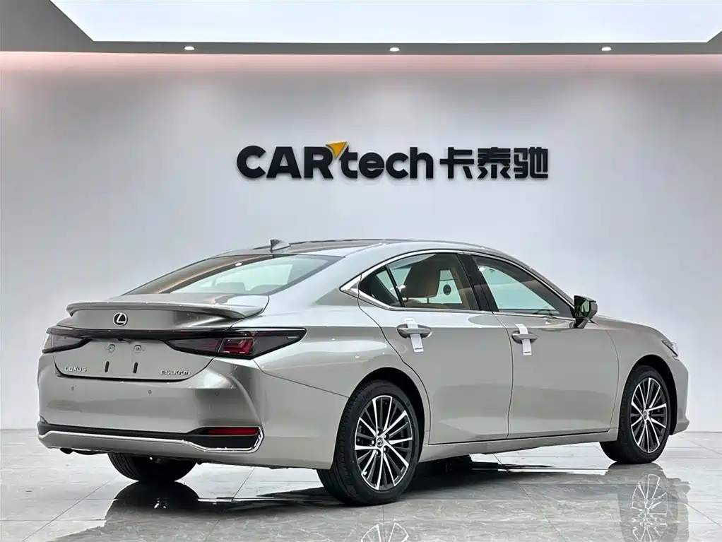Lexus ES 2025 300h Ultimate Edition фото 5