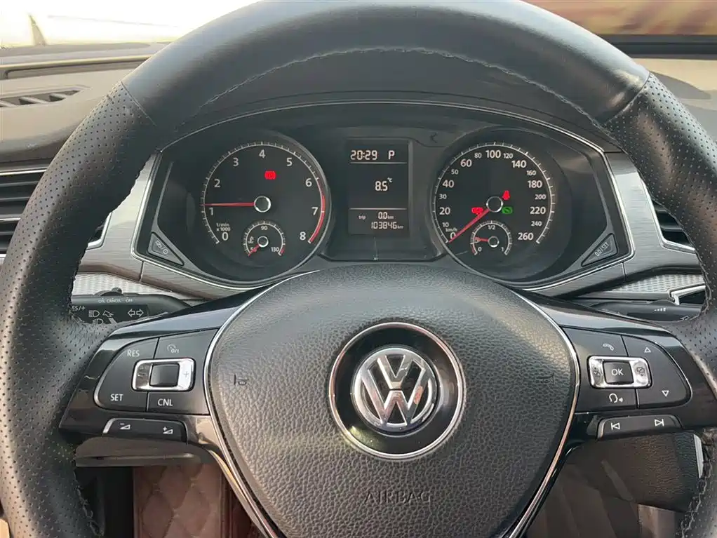Volkswagen Passat 2015 1.8TSI DSG Honor Edition фото 7