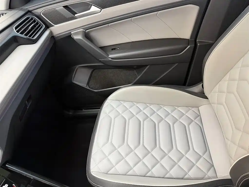 Volkswagen Tayron 2023 280TSI 2WD Luxury Plus Advanced Edition фото 13