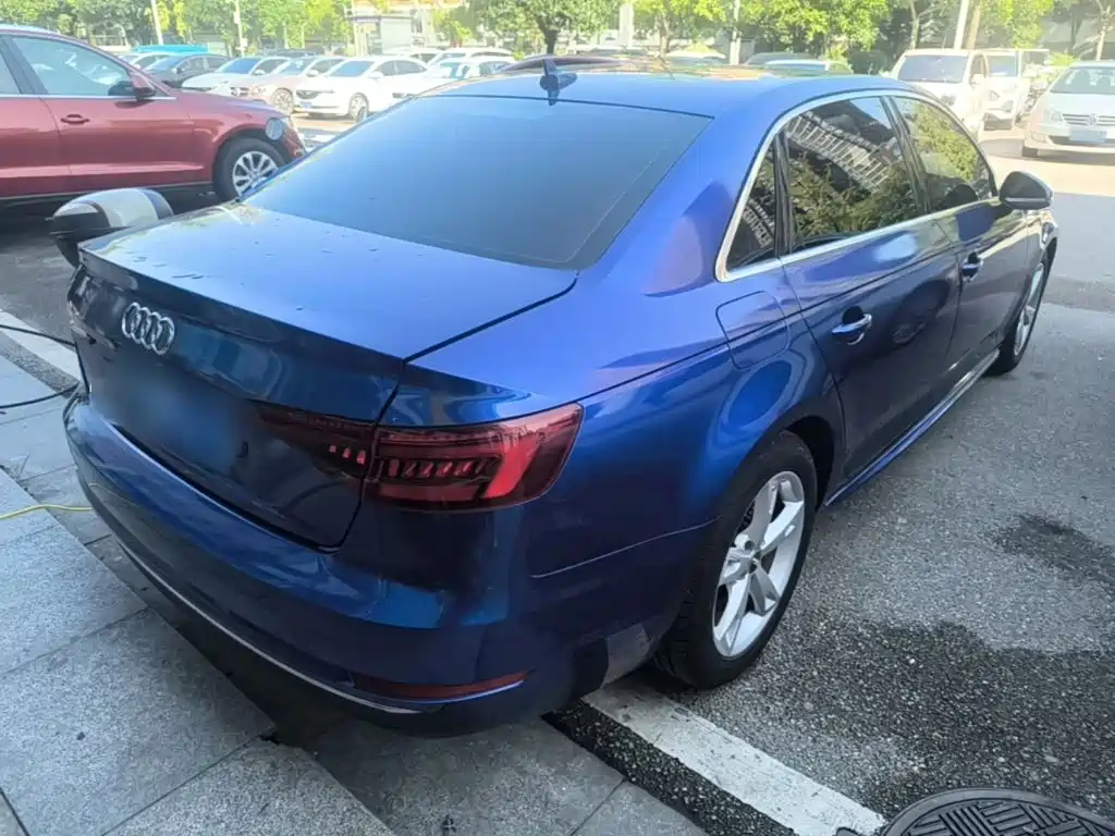 Photo 7 - Audi A4L