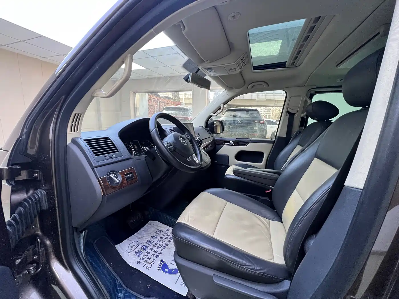 Volkswagen Multivan 2016 2.0TSI 2WD Comfort 7-Seater фото 6