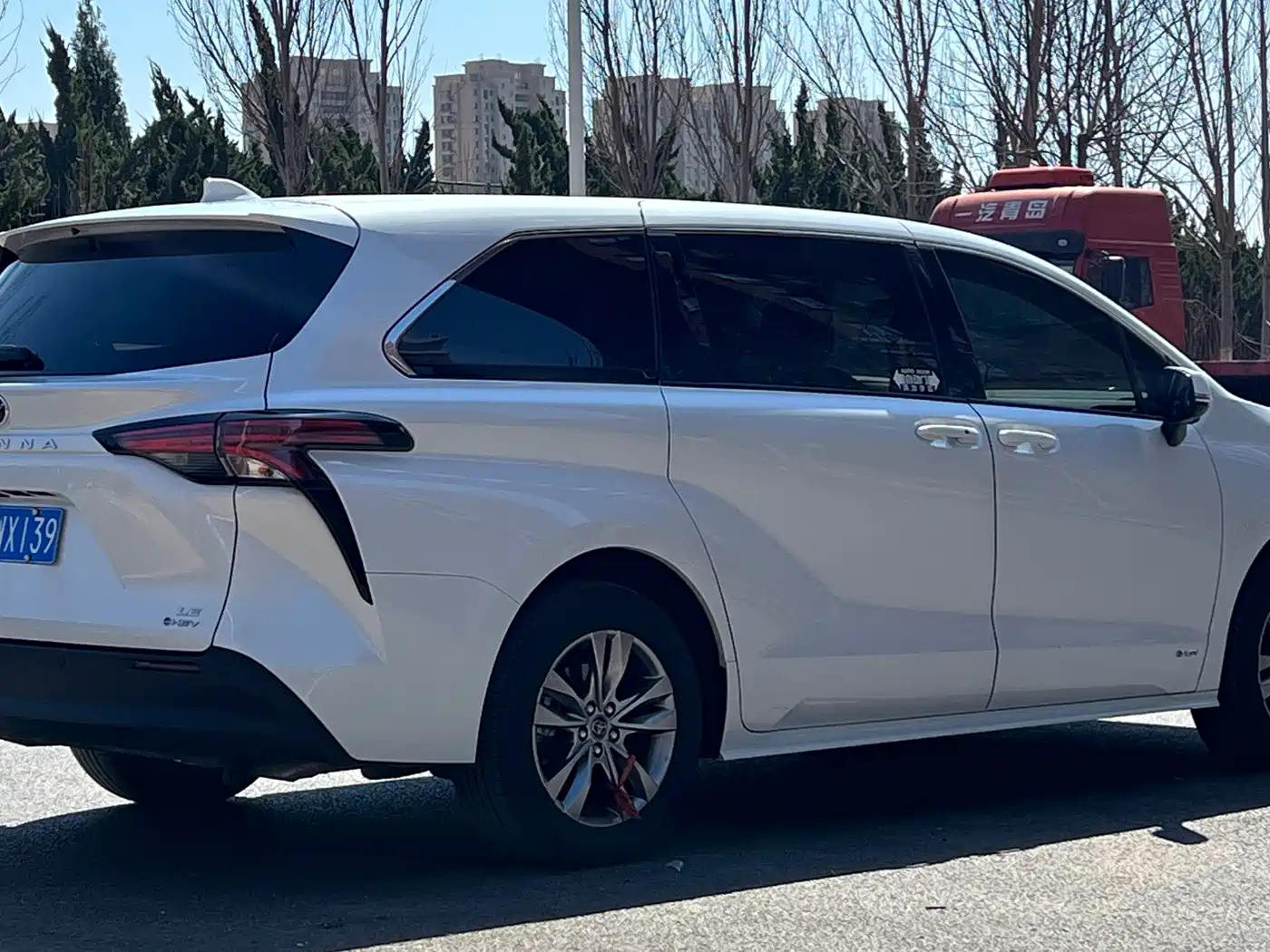 Toyota Sienna 2024 2.5L Hybrid Comfort Edition фото 4