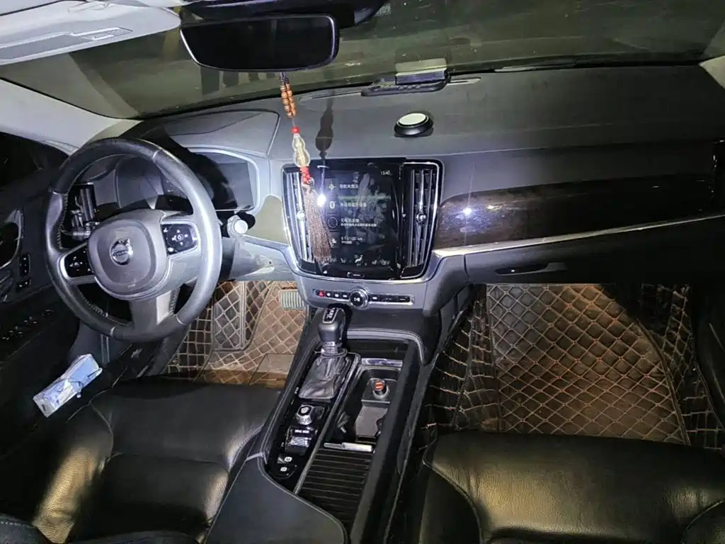 صورة 12 - Volvo S90