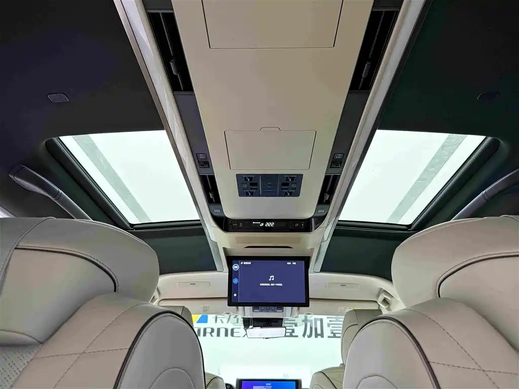 Фото 20 - Toyota Vellfire