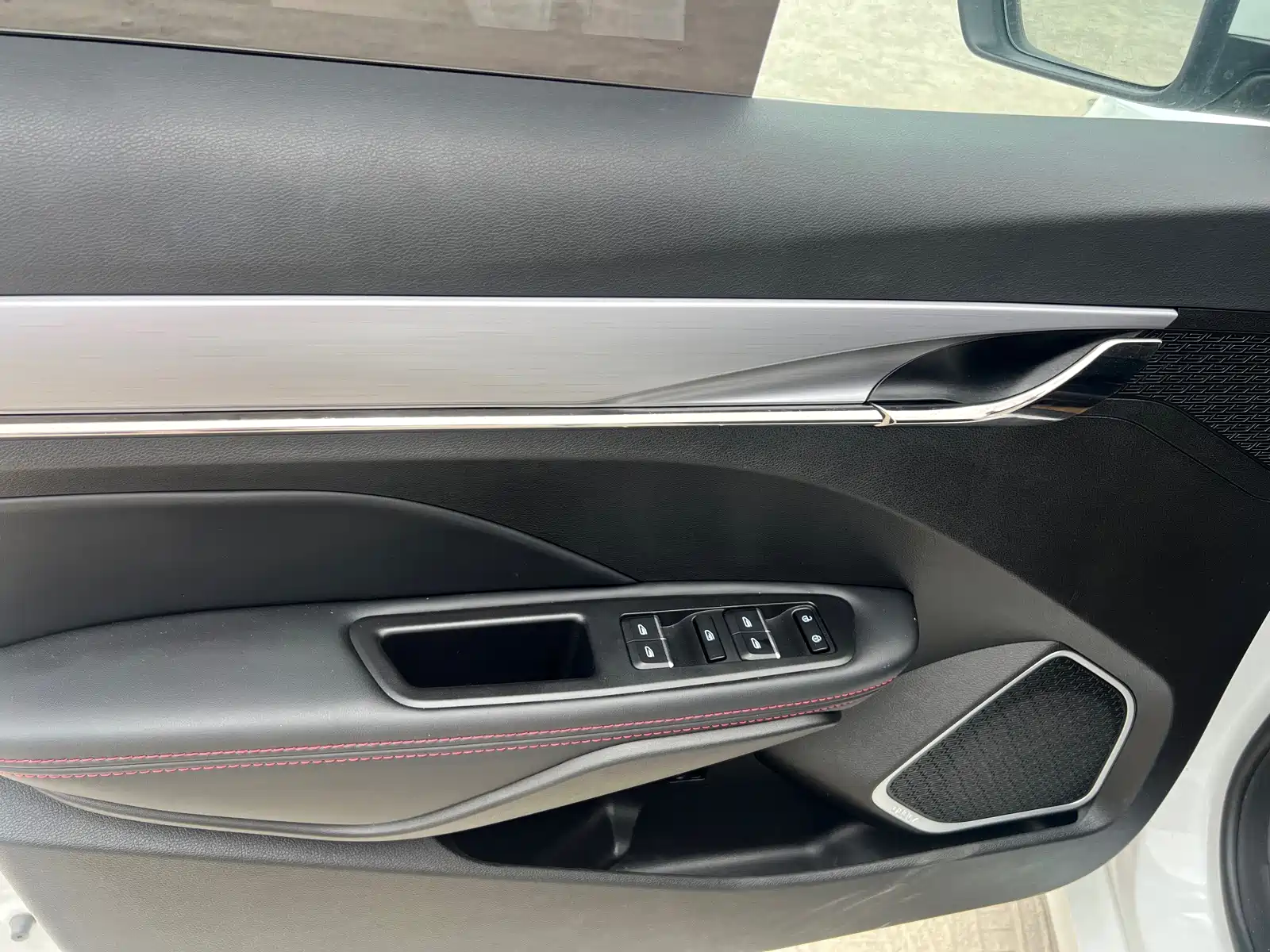 Фото 9 - Geely Binrui