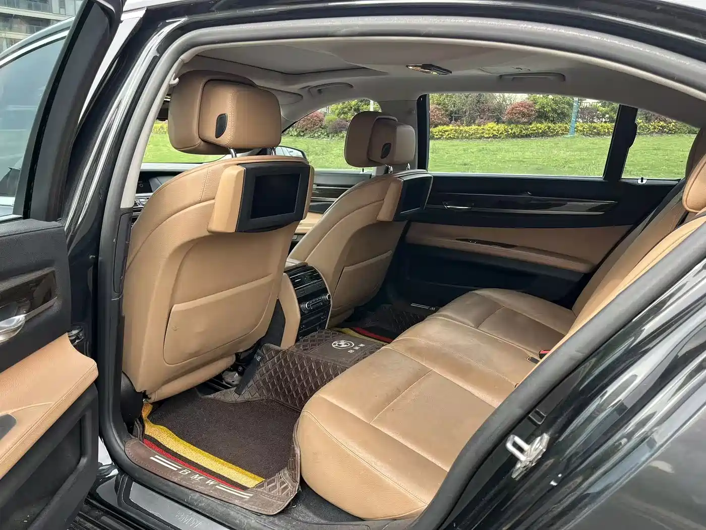 BMW 7 Series 2009 Model 740Li Leading Edition фото 9