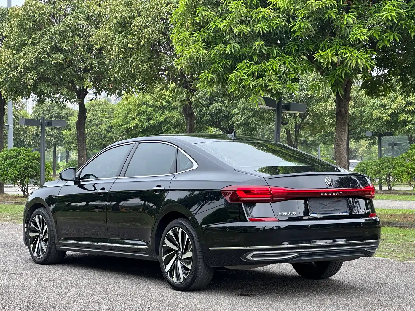 Volkswagen Passat 2024 380TSI Dragon Glory Edition фото 6