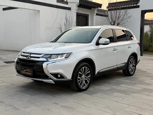 MITSUBISHI OUTLANDER