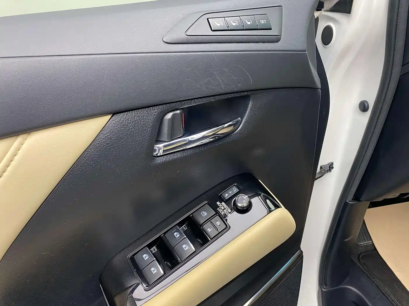 Toyota Alphard 2019 Hybrid 2.5L Premium Edition фото 29