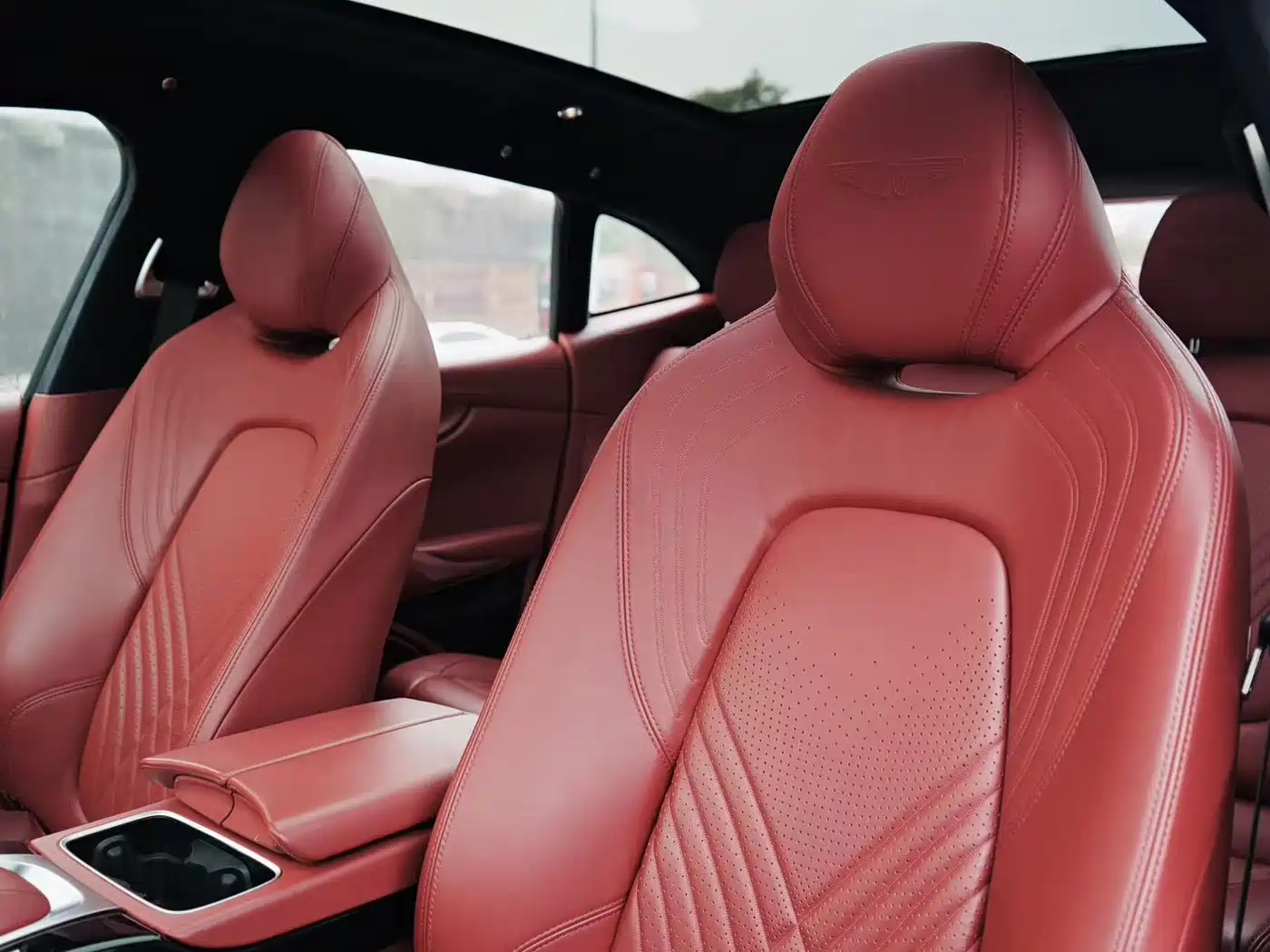 Aston Martin DBX 2022 2022 3.0T STRAIGHT-SIX