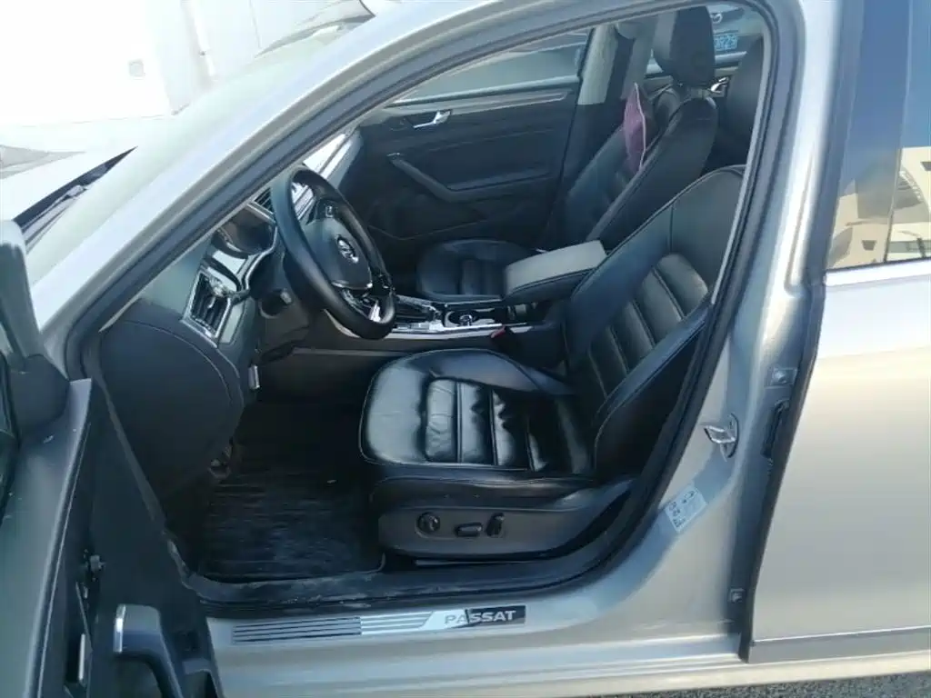 Volkswagen Passat 2017 330TSI DSG Prestige фото 22