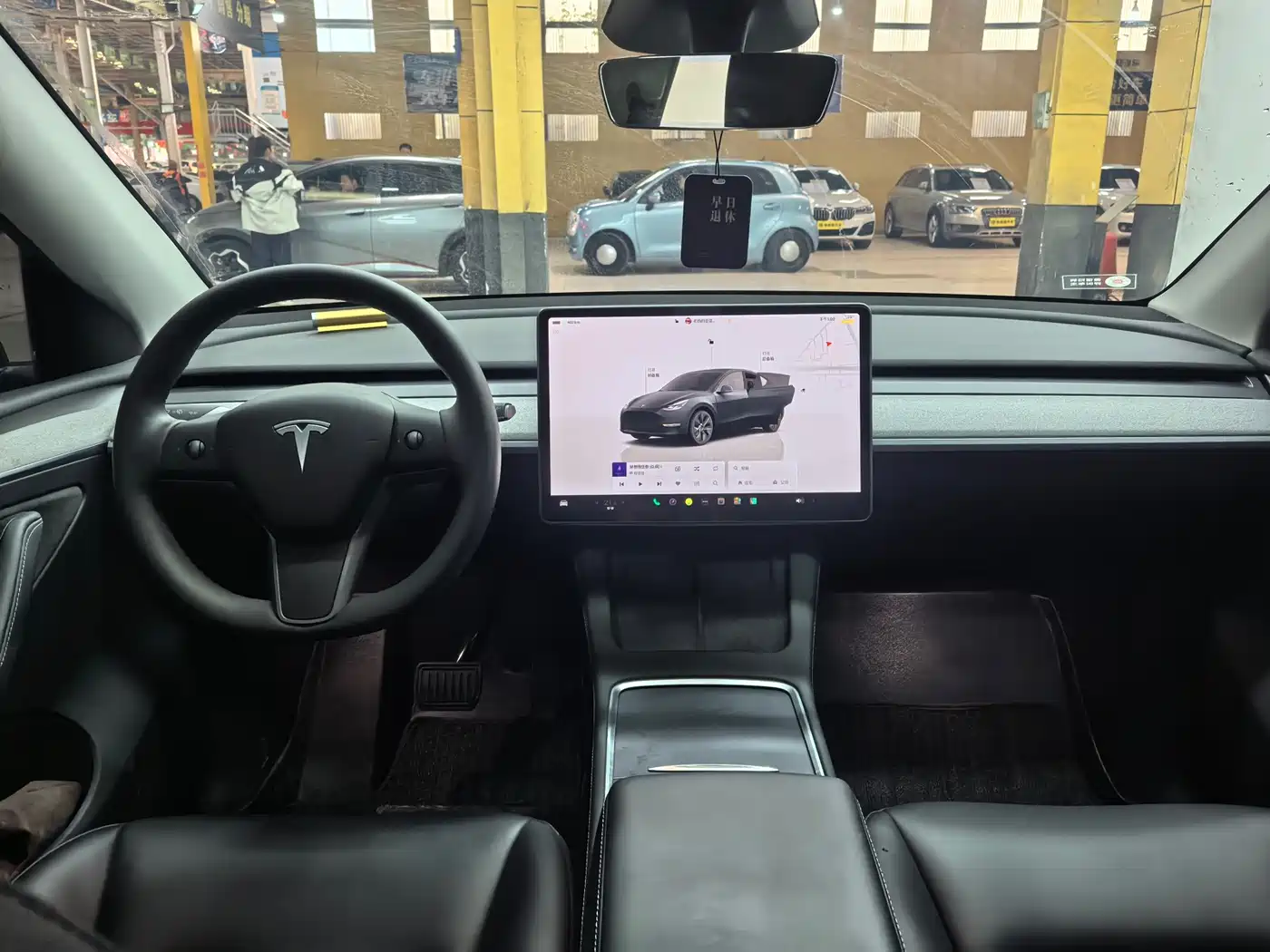 TESLA MODEL Y