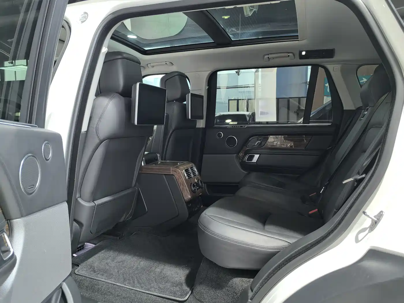 Land Rover Range Rover 2019 3.0 SC V6 Heritage Extended Edition фото 20
