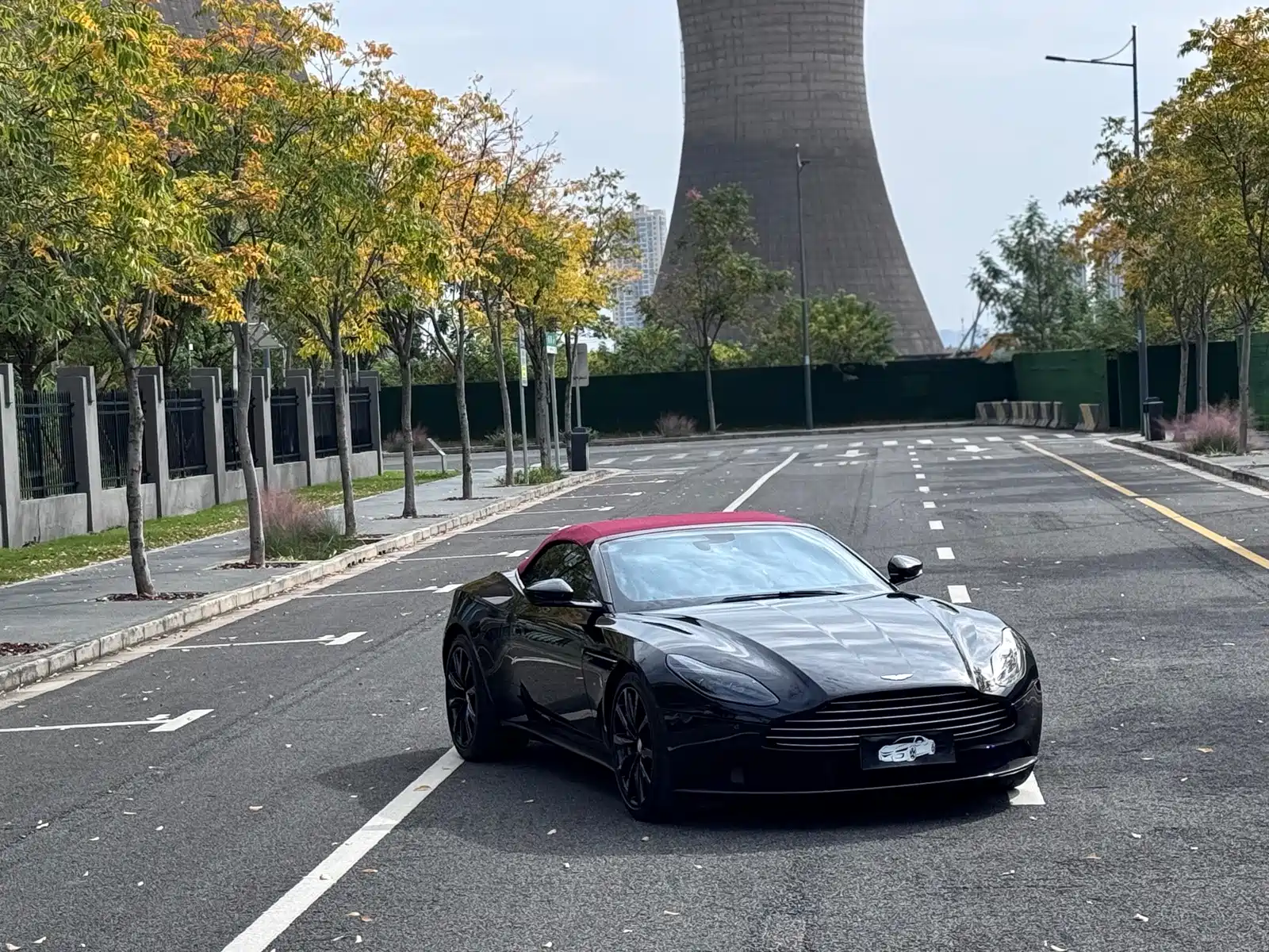 Фото 2 - Aston Martin DB11