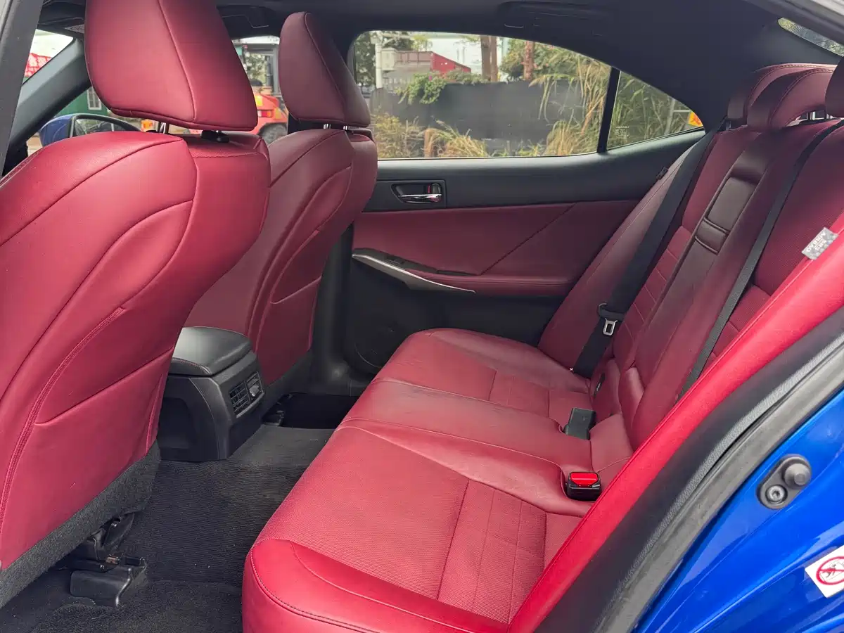 Lexus IS 2015 200t F SPORT фото 5
