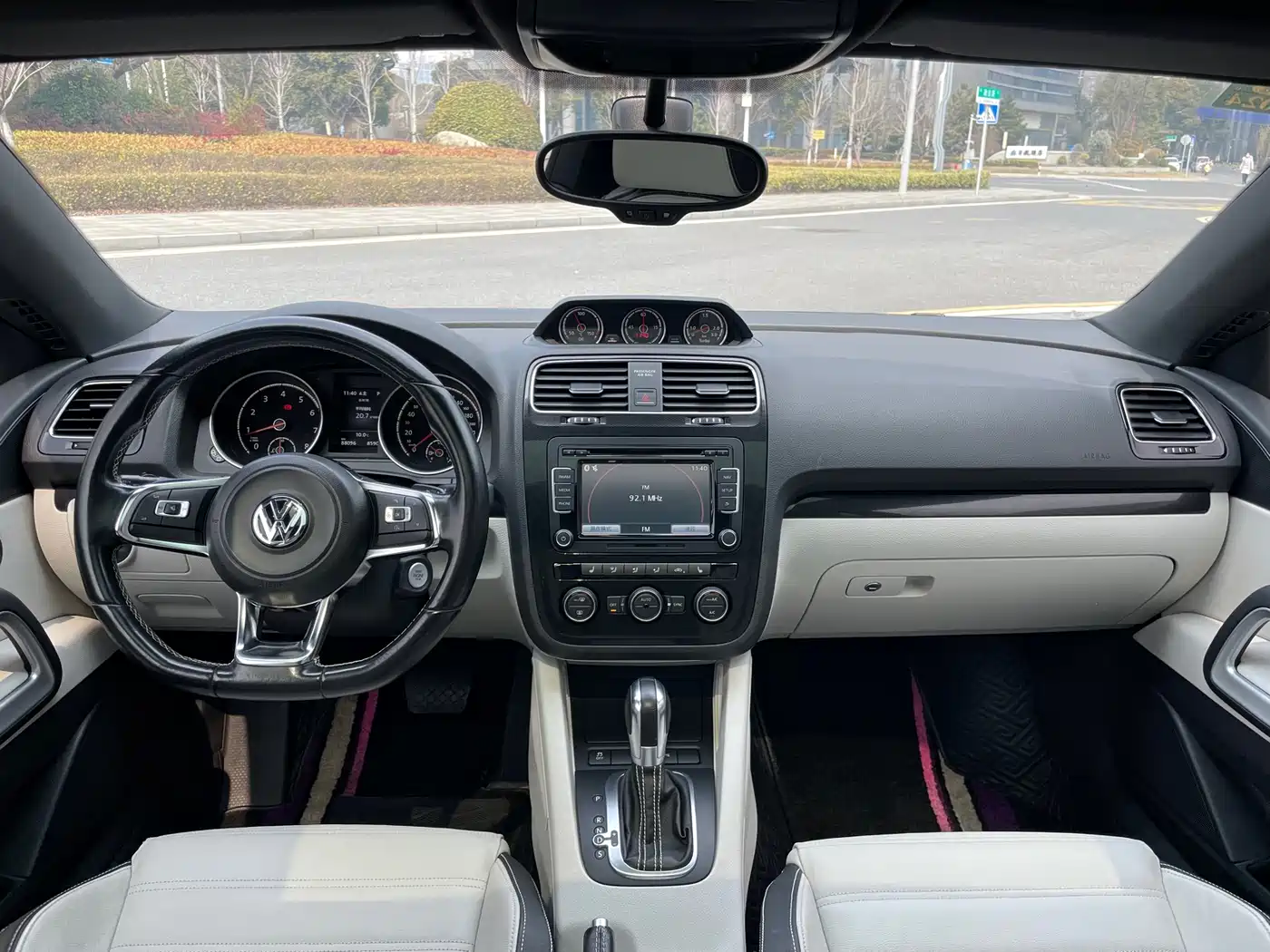 Volkswagen Scirocco 2015 2.0TSI Luxury Edition фото 15