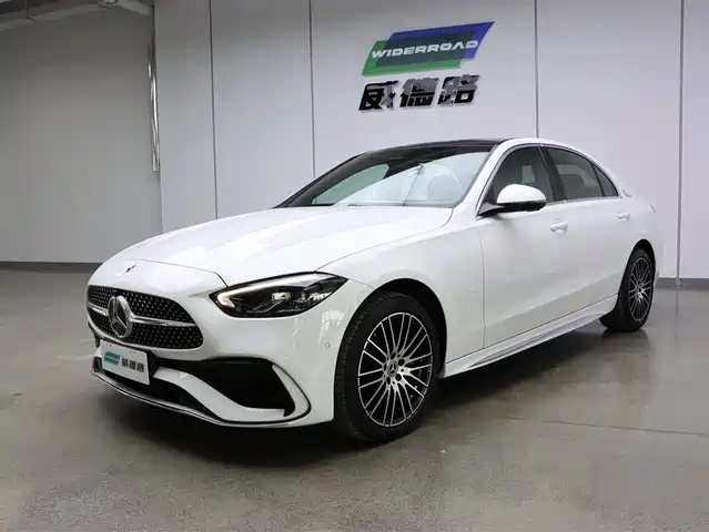 MERCEDES-BENZ CLASS C 2024