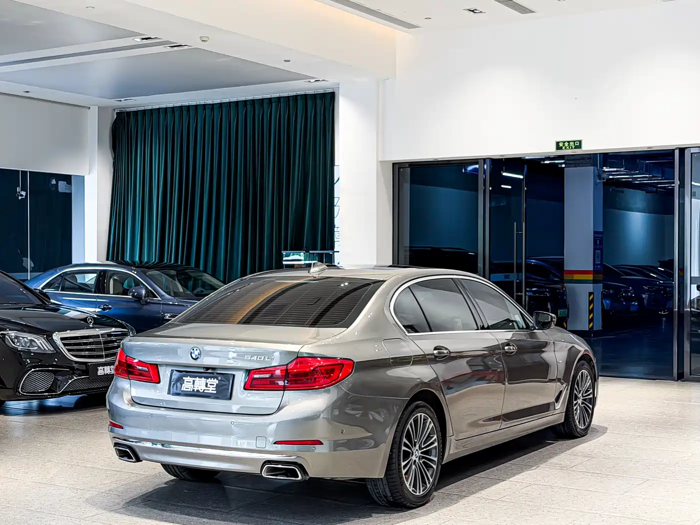 BMW 5 Series 2018 540Li Executive Version фото 4