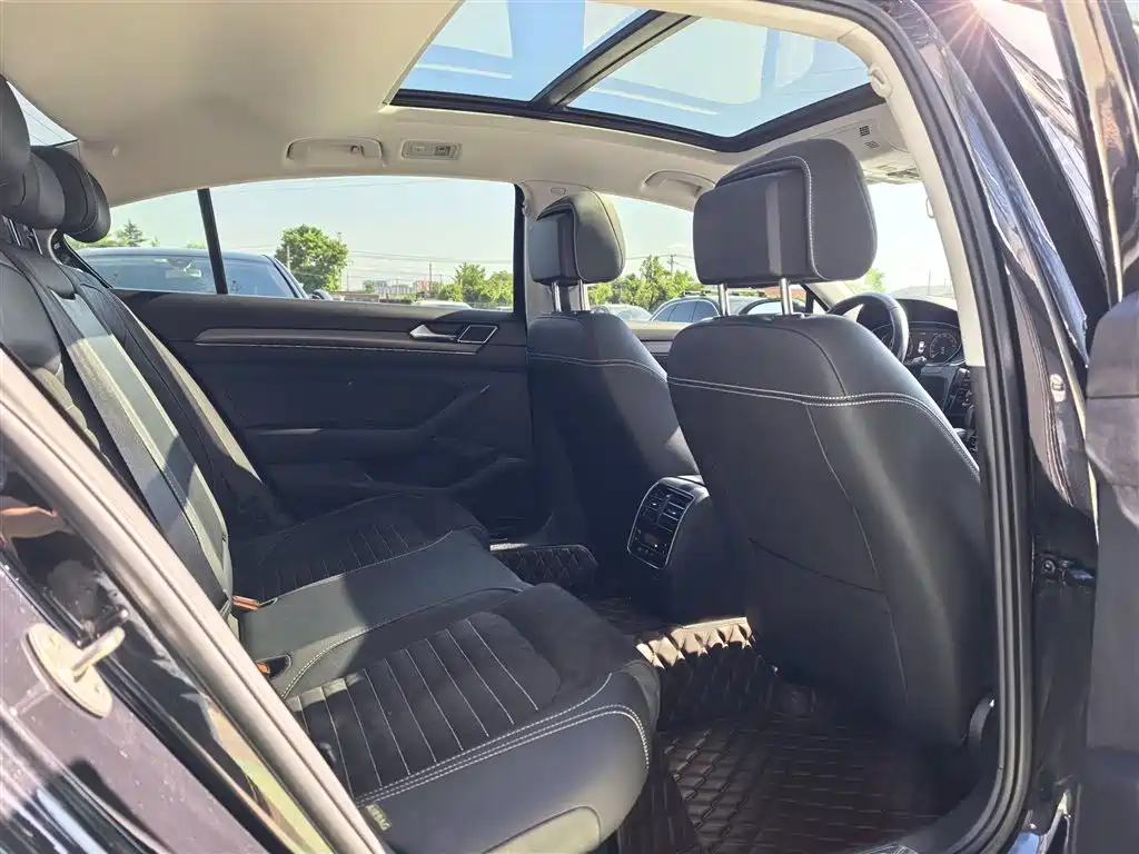 Volkswagen Magotan 2020 330TSI DSG Luxury фото 2