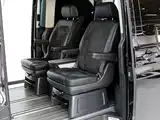 Photo 7 - Volkswagen Multivan